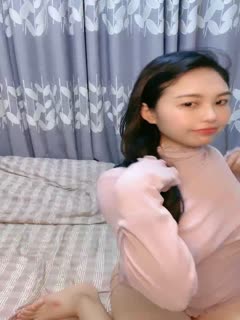探花大神老王❤️1600元约了一个19岁170CM极品身材学生妹，身材苗条，各种配合姿势，下面水好多